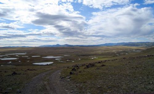 乌科克公主和两位勇士遗骸的发现地，西伯利亚阿尔泰的乌科克高原。在他们的遗骸周围，科学家发现了6匹马的尸骨、笼头、食物以及一个装有大麻的小容器